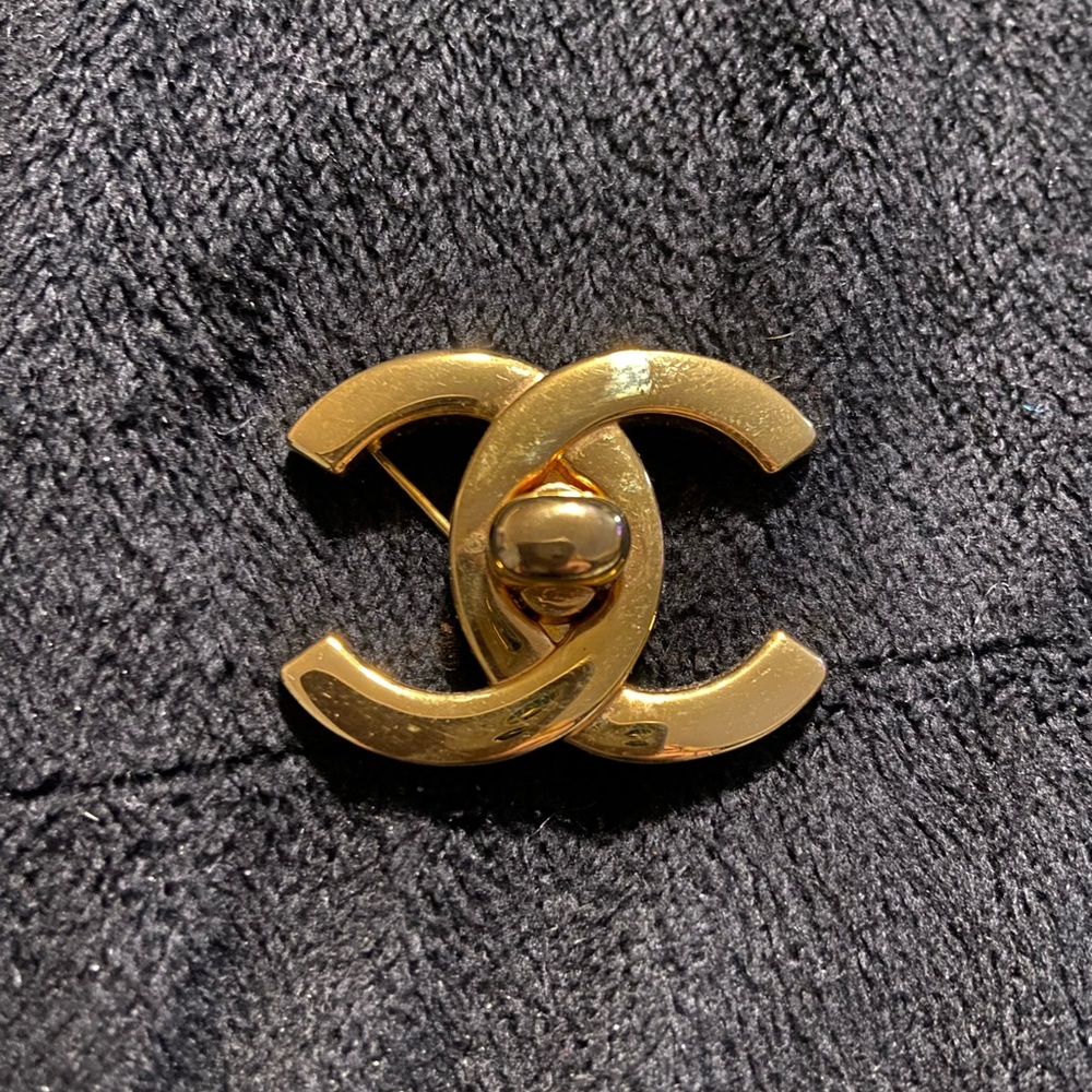 Chanel Brass Turnlock Brooch/pin in Brass circa 1996. Authentic.